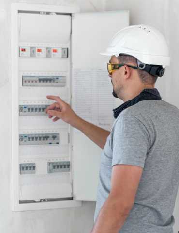 Eletricista certificado Alteração de Quadro Monofásico para Trifásico