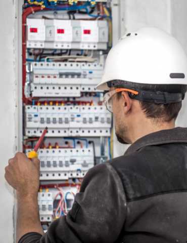 Manutenção de quadros elétricos e substituição de disjuntores