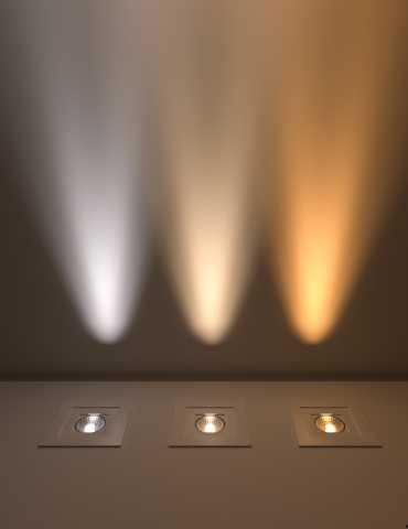 Instalação LED embutidas para iluminação de design em sala de estar moderna.